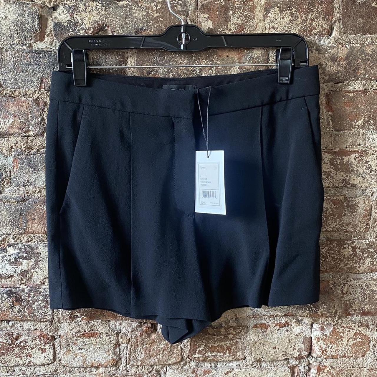 Theory Tohni Rosina Crepe Shorts - Depop