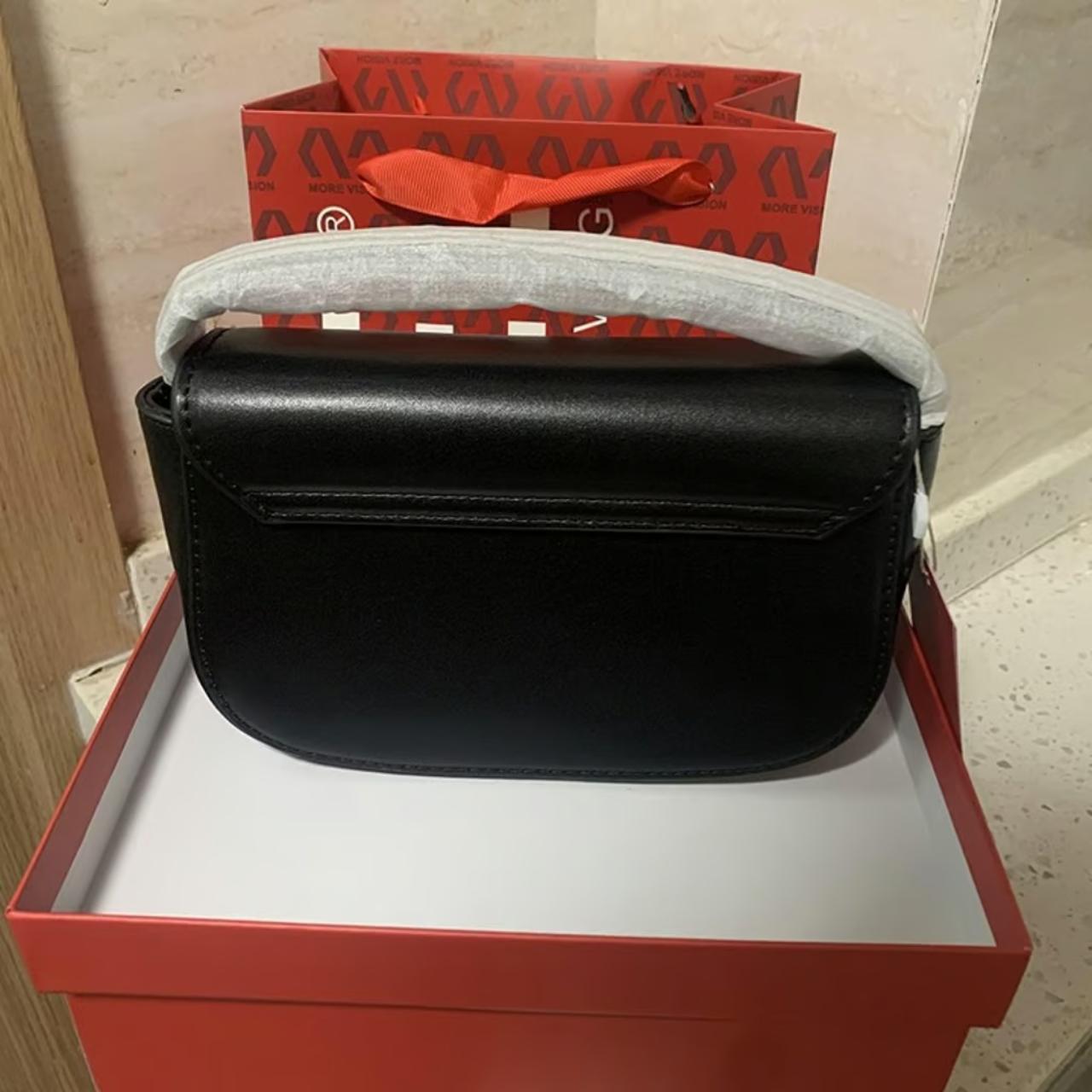 DIESEL 1DR Shoulder Bag in black · Detachable and... - Depop
