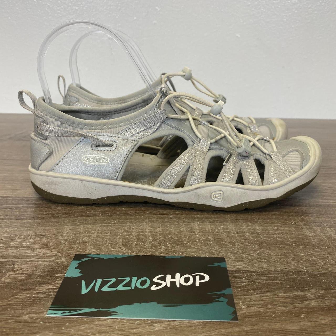 Keen Moxie Silver Sandals 1018360 Youth size 4 No Depop