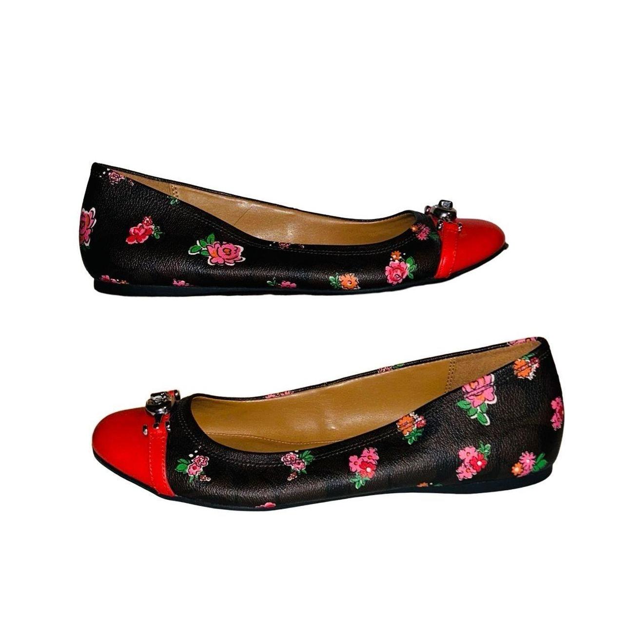 This beautiful pair of Coach Leila Ballet flats is