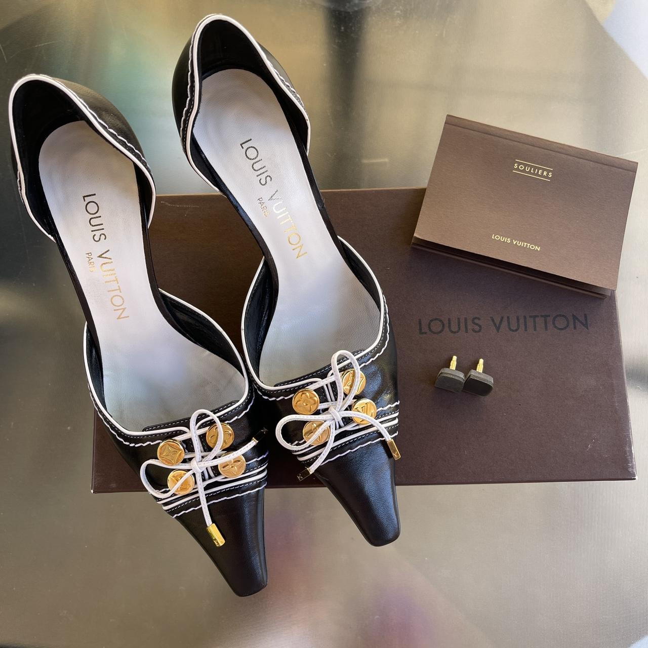 Louis Vuitton Womens Pointed Toe Pumps & Mules