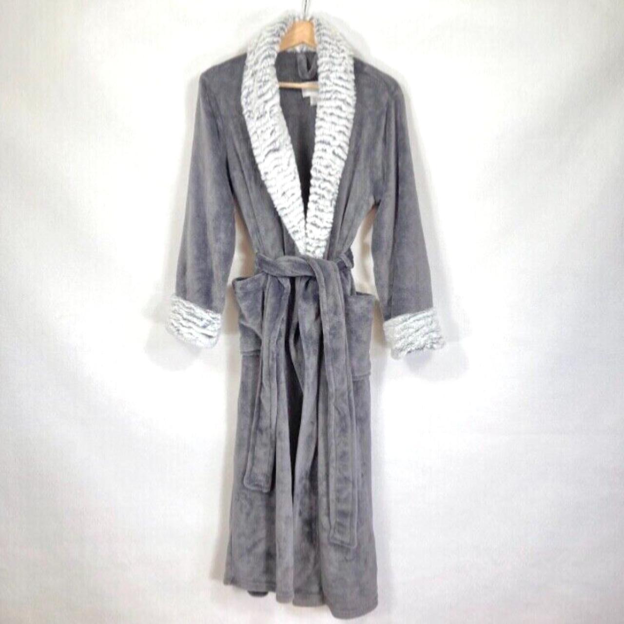 Women's Grey and White Robe | Depop