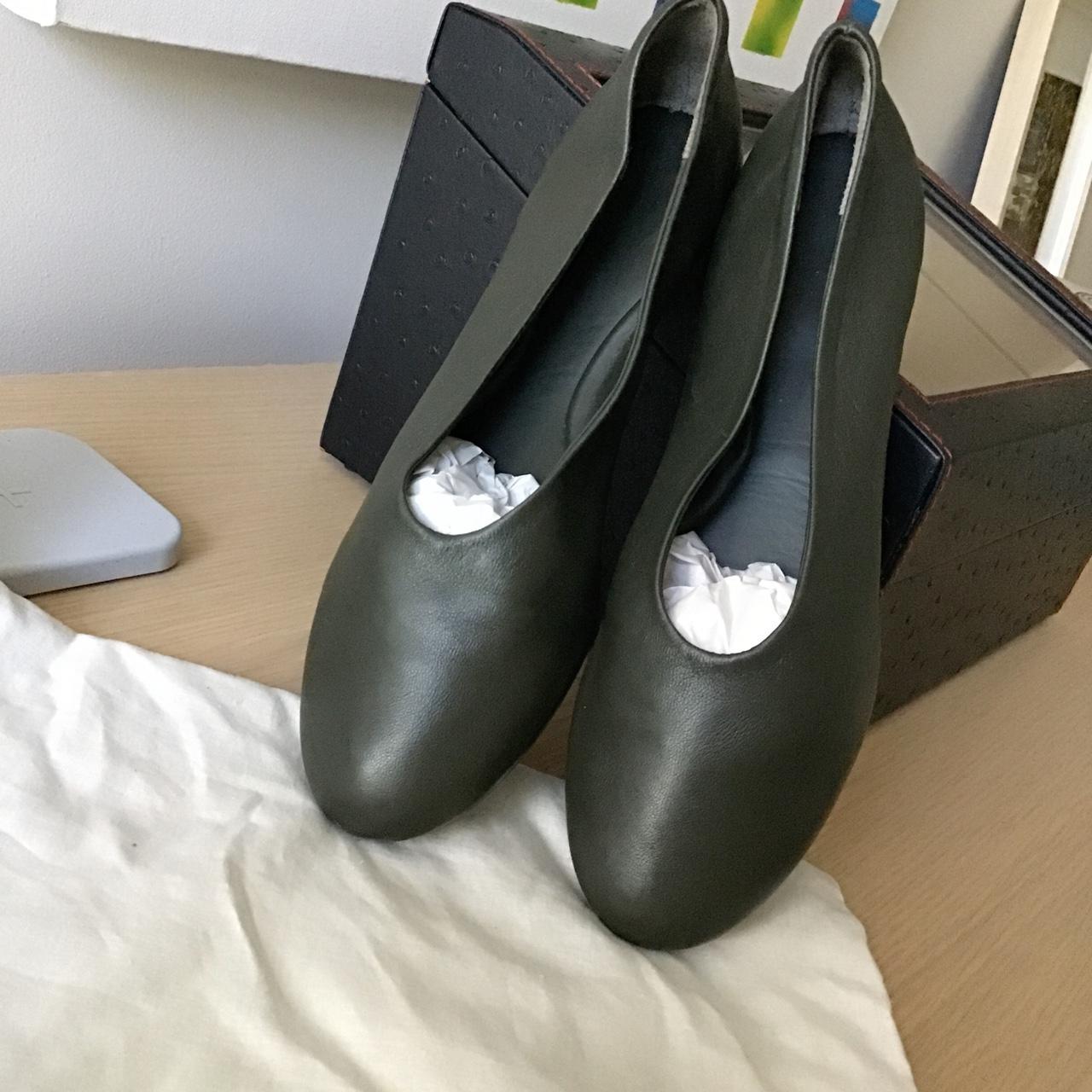 Khaki ballet online pumps