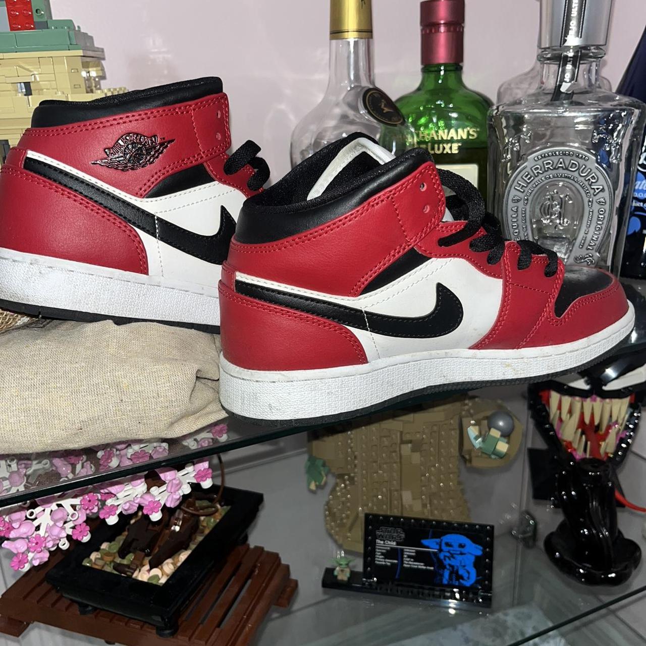 Jordan 1 mid Chicago toe 4.5y Depop