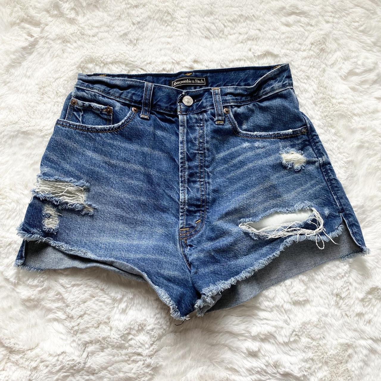 Size: 2/25” Abercrombie & Fitch Distressed... - Depop