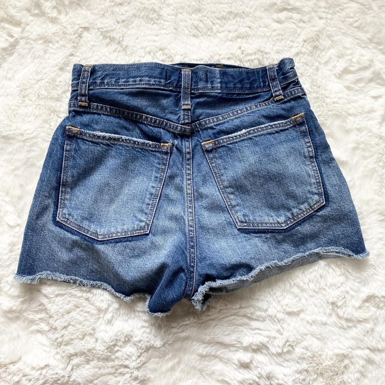 Size: 2/25” Abercrombie & Fitch Distressed... - Depop