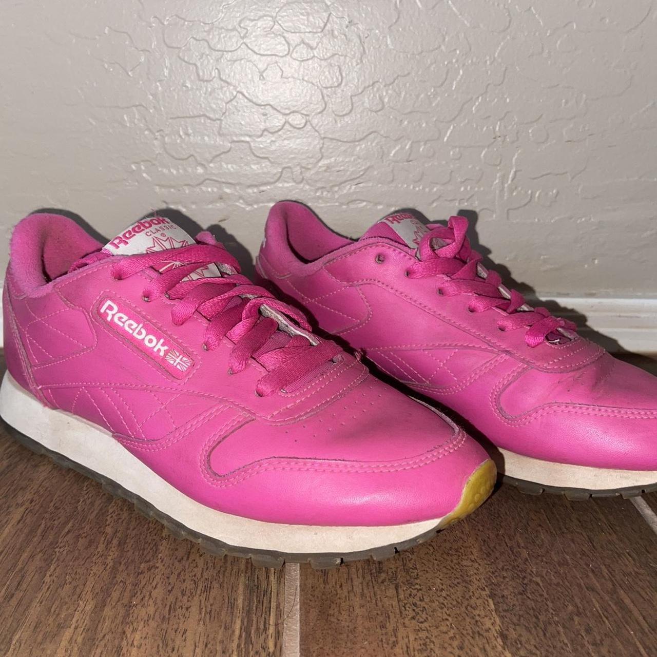 Hot pink reeboks Dm for questions Size 7 1 2