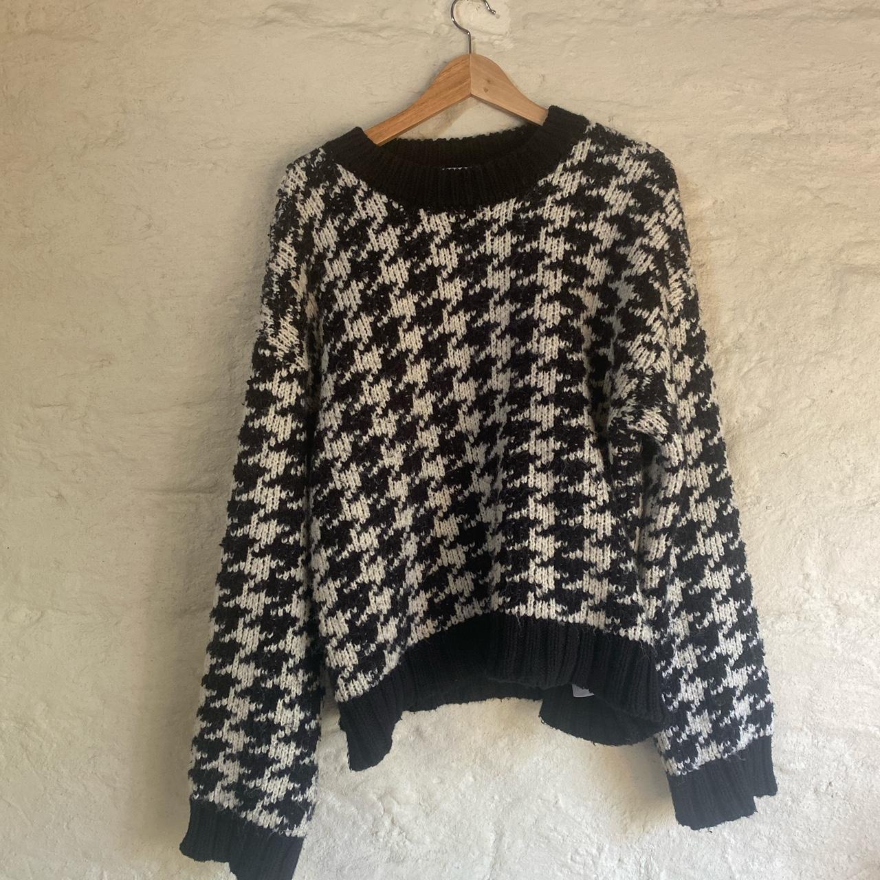 Knitted Zara houndstooth black-and-white sweater,... - Depop