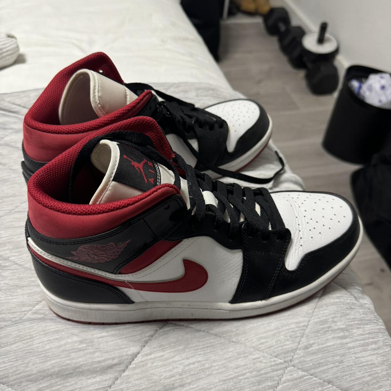 nike jordan 1s