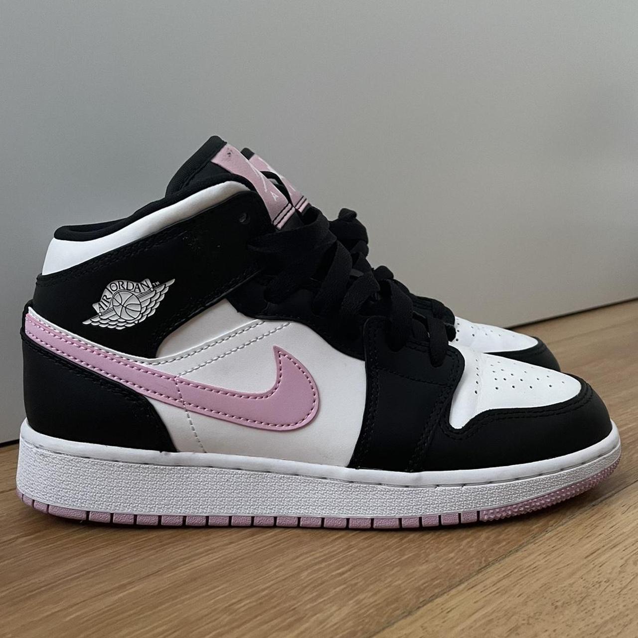 Women's Black and Pink Trainers | Depop