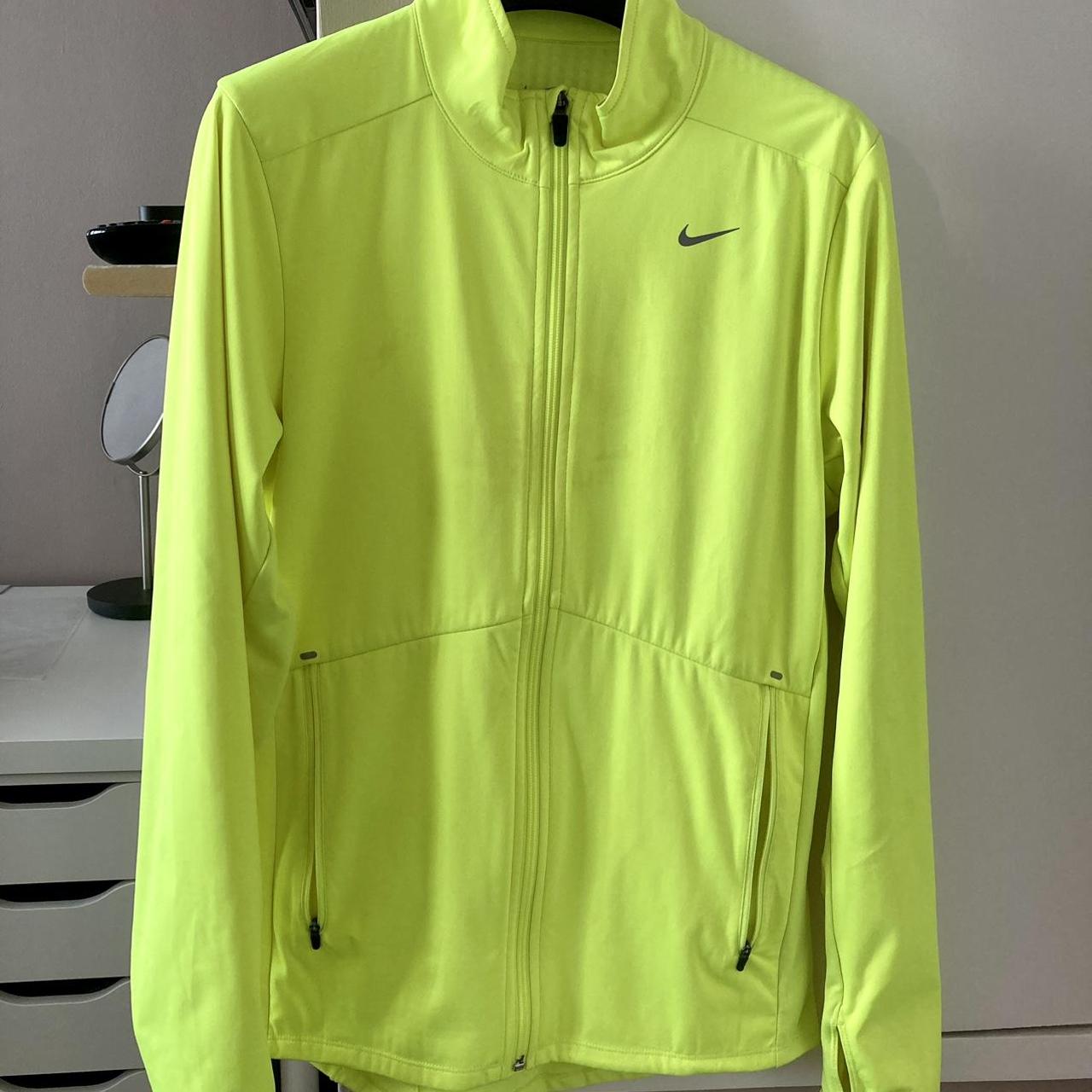 Nike high clearance visibility running jacket