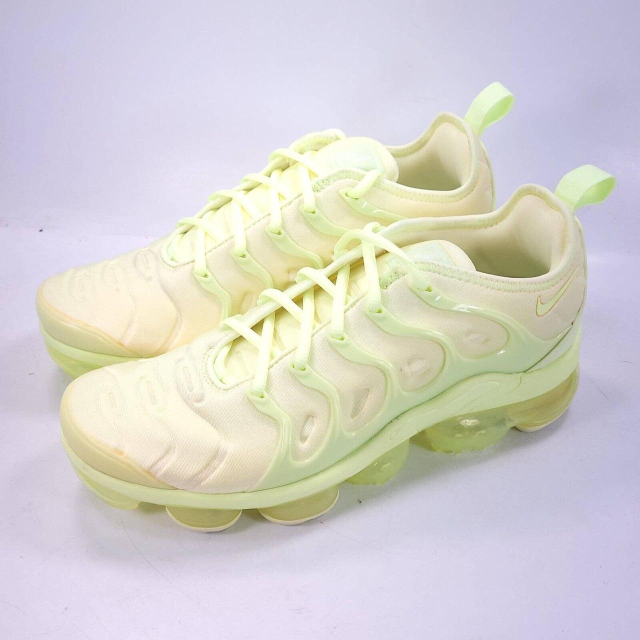 Athletic womens hot sale vapormax