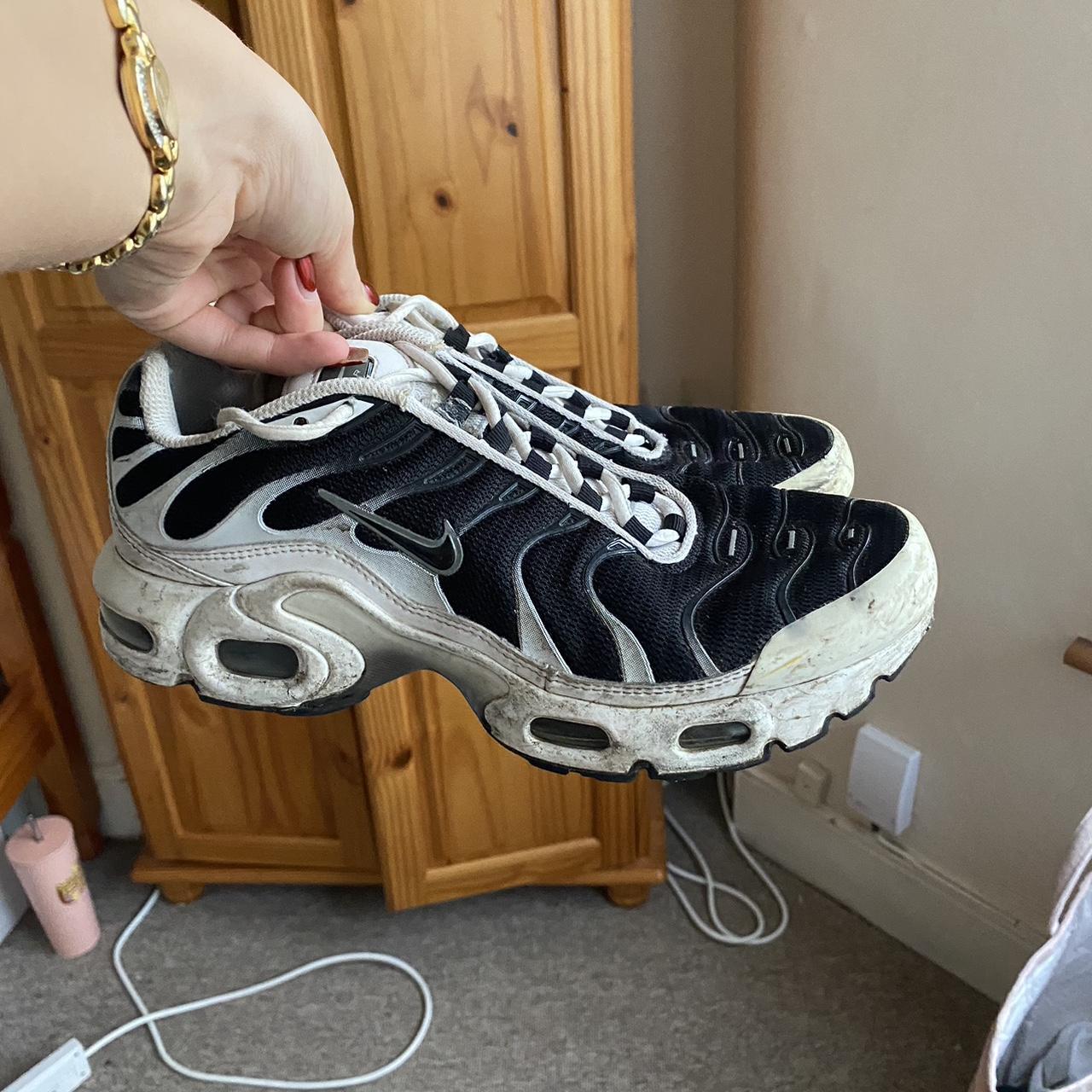 nike air tn black and white