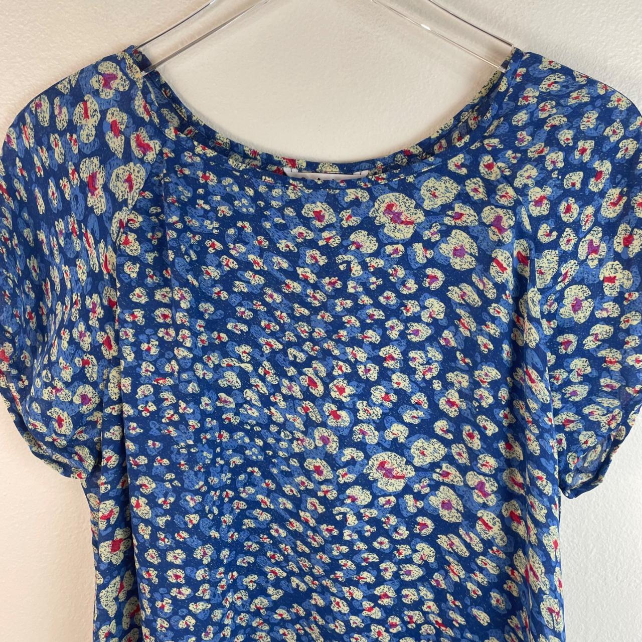 Cabi Floral Crossover Button Back Detail Top #299.... - Depop