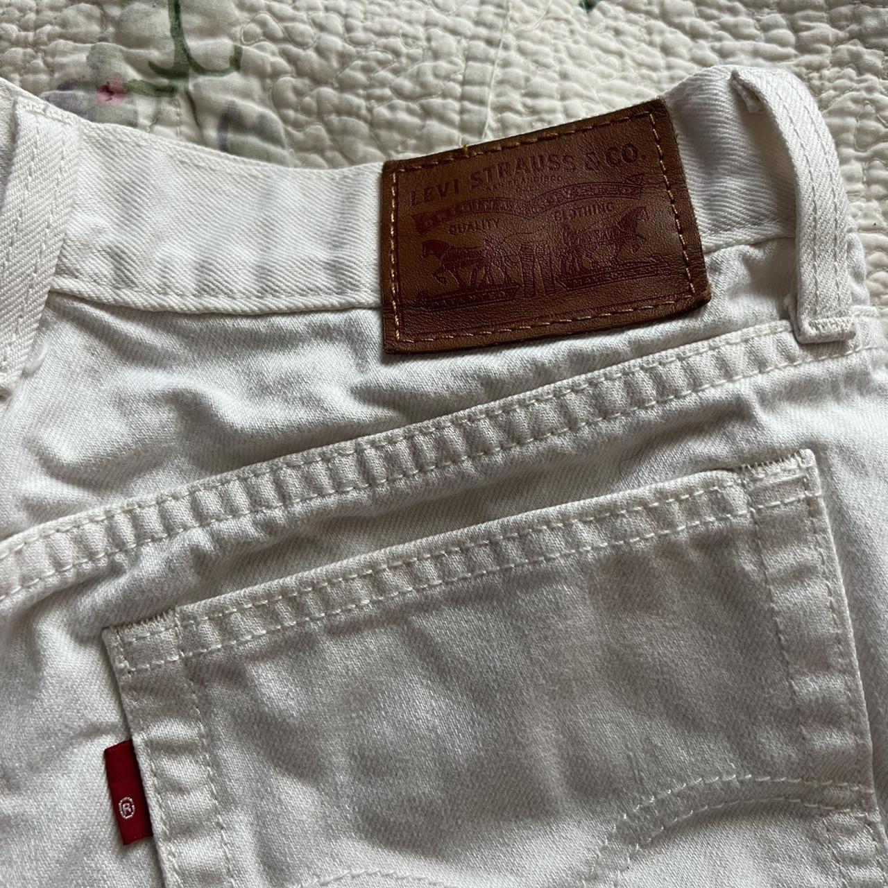 Levi's Women's White Shorts | Depop