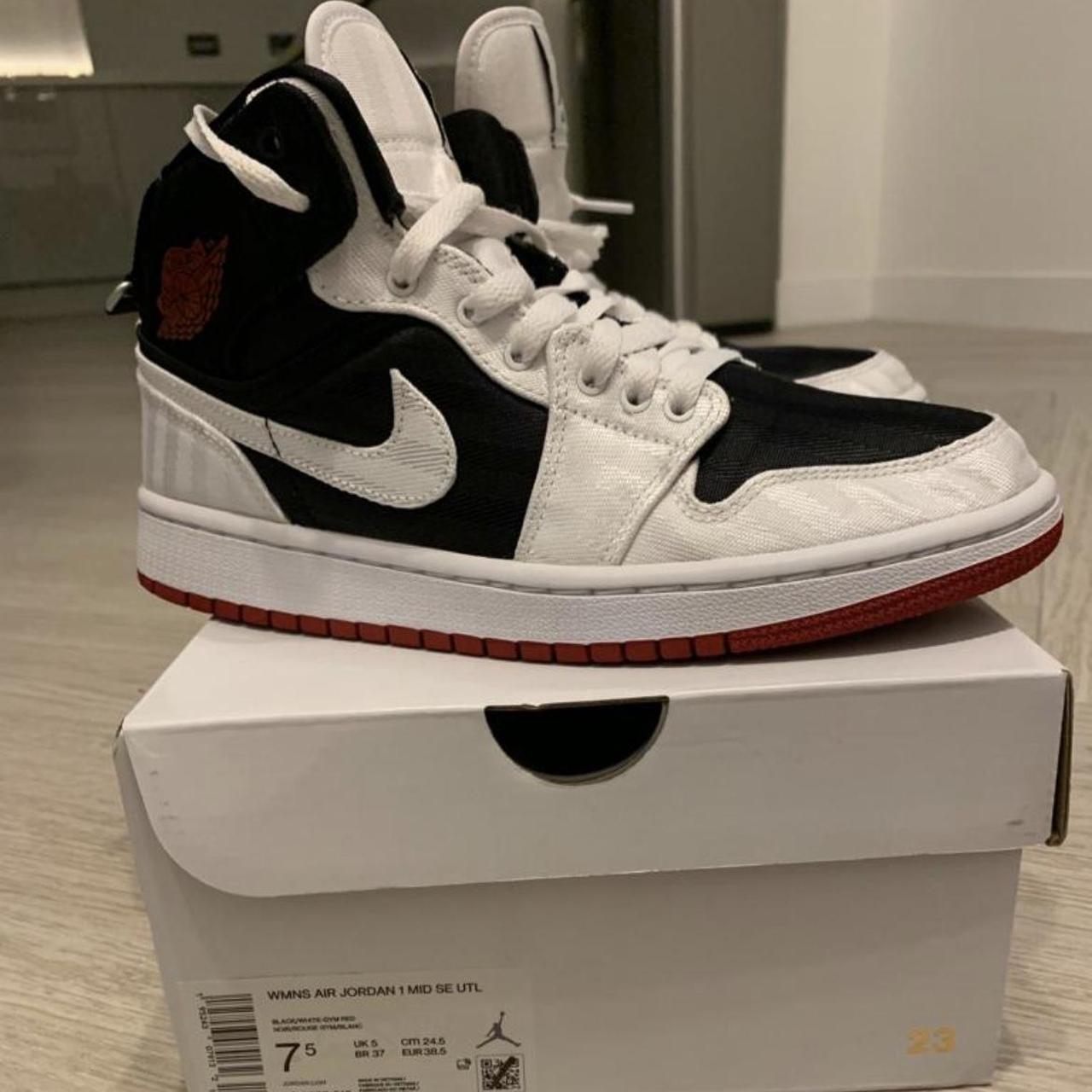 womens nike jordans black and white