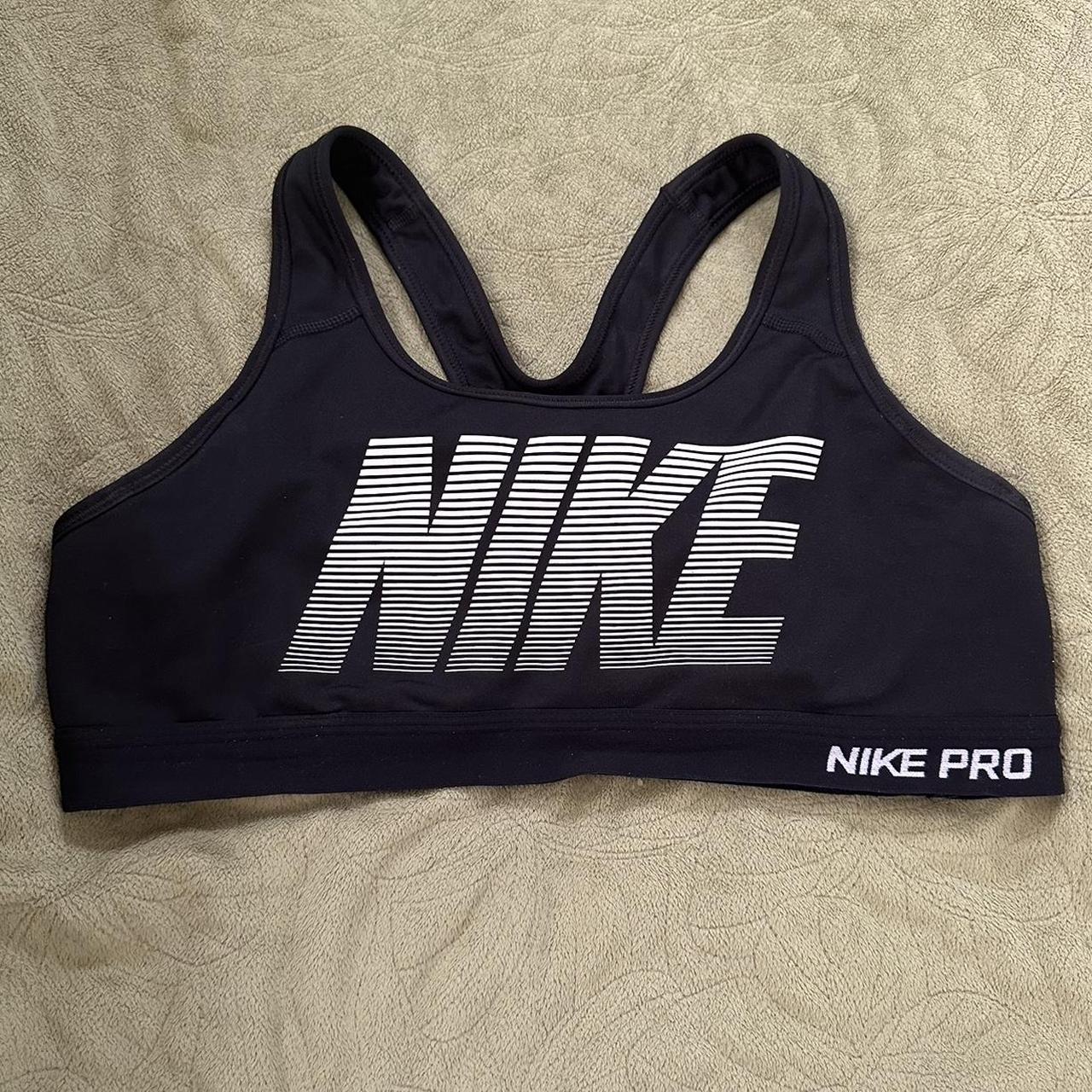 Nike Women's Black and White Bra | Depop