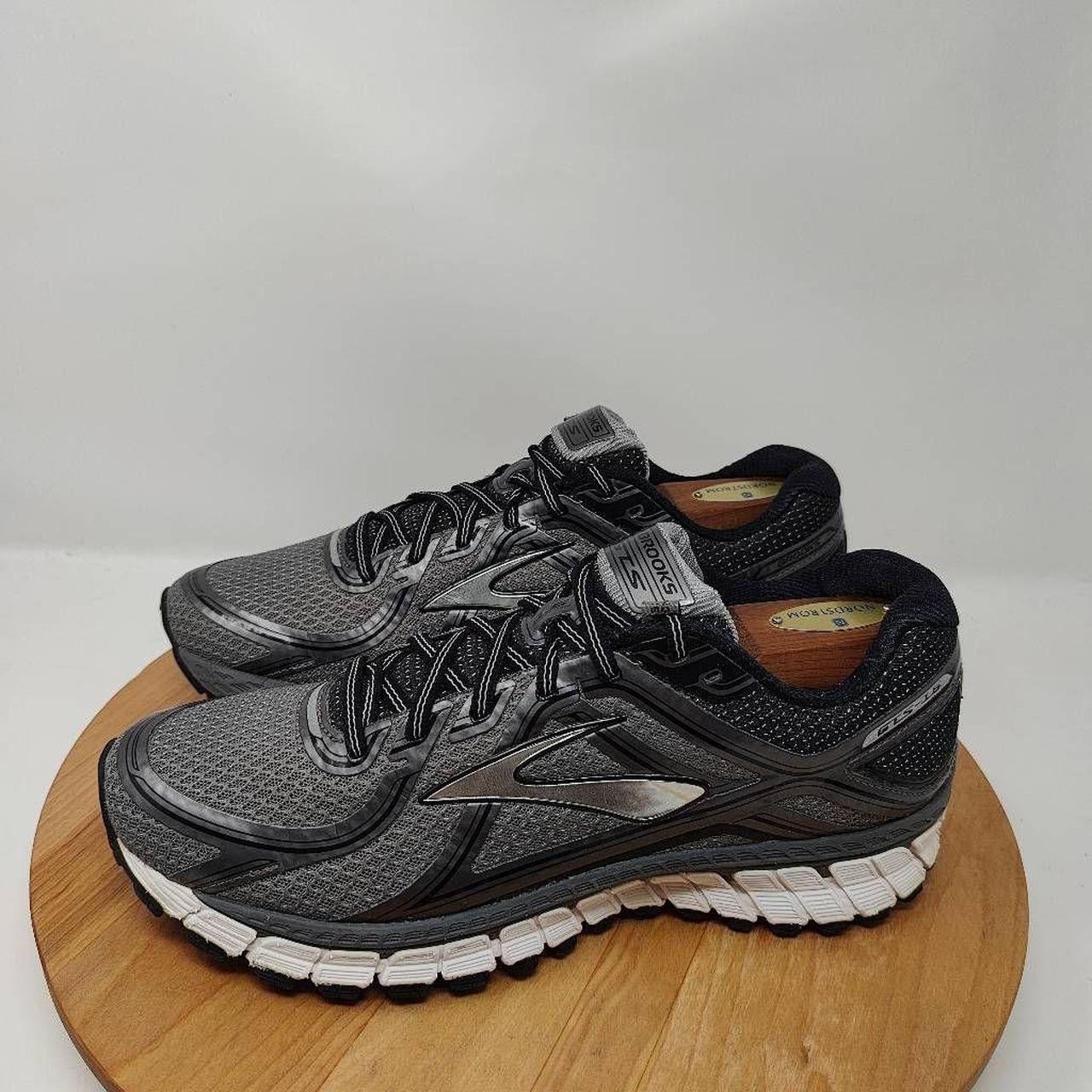 Brooks Men's Grey and Black Trainers | Depop