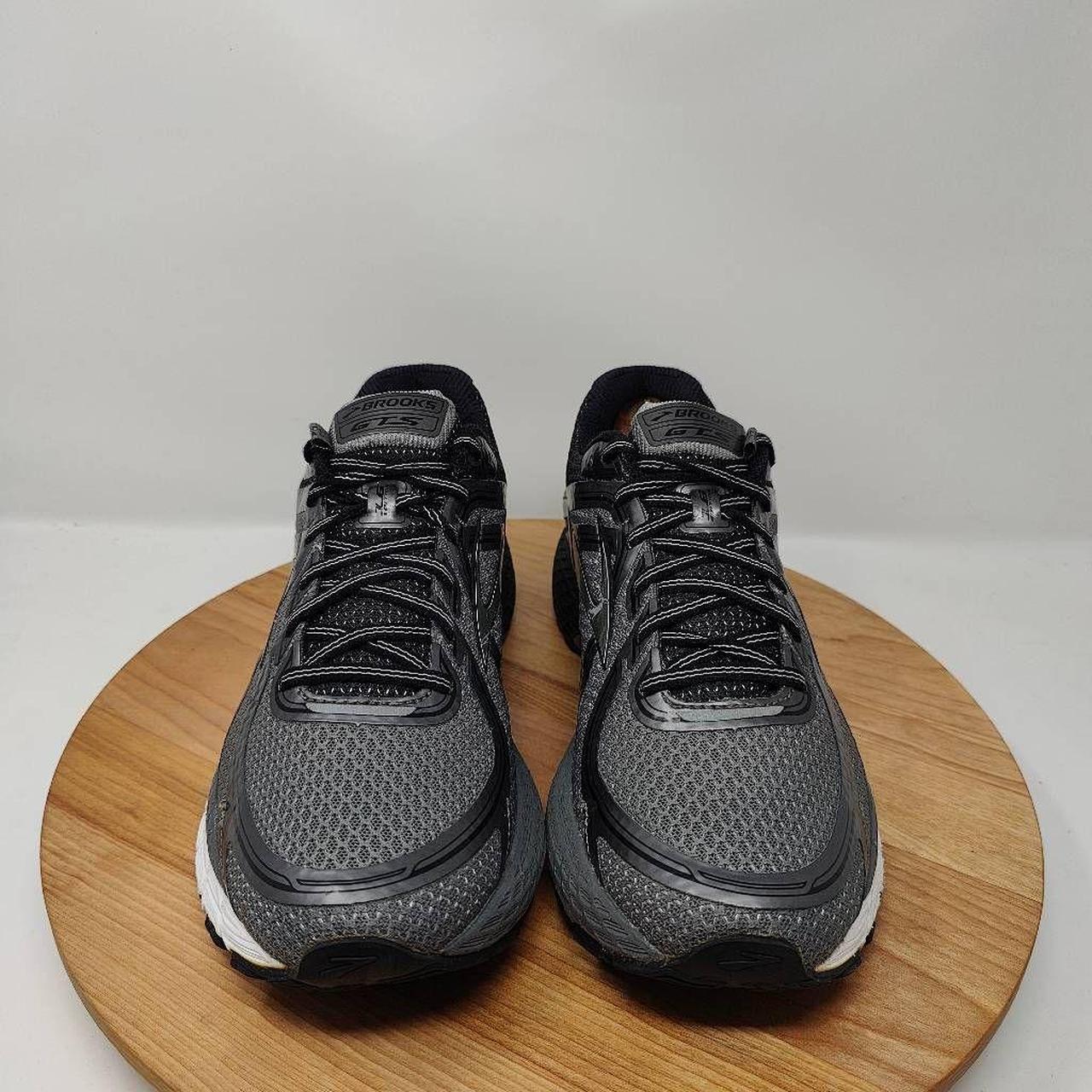 Brooks Men's Grey and Black Trainers | Depop