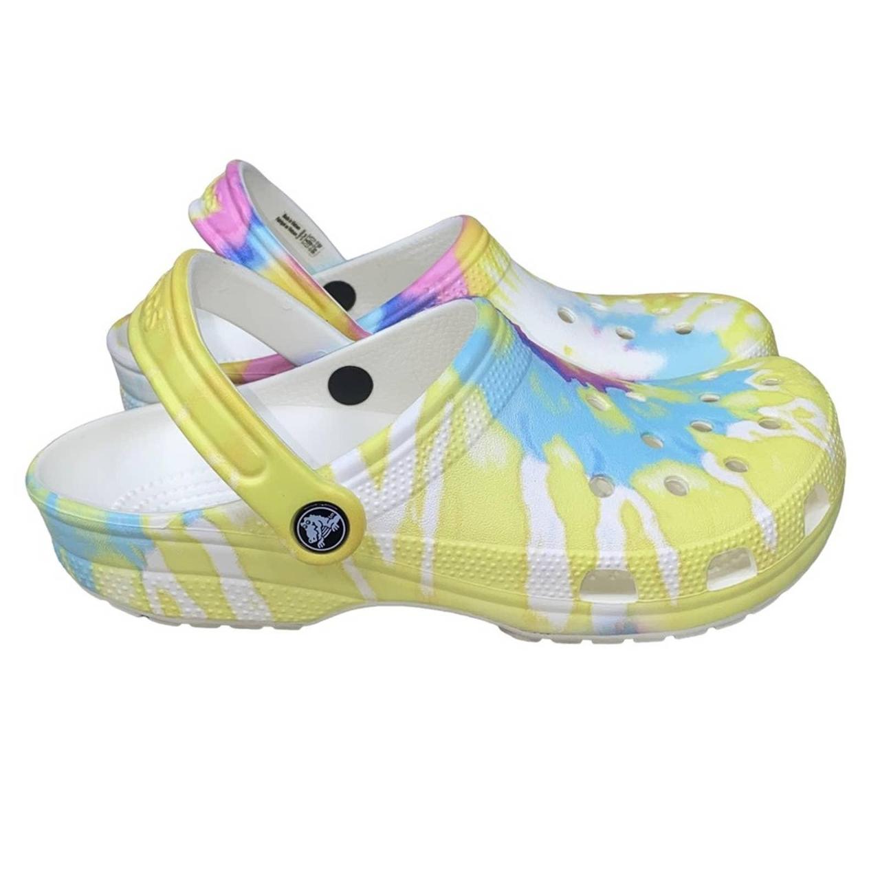 Yellow tie clearance dye crocs