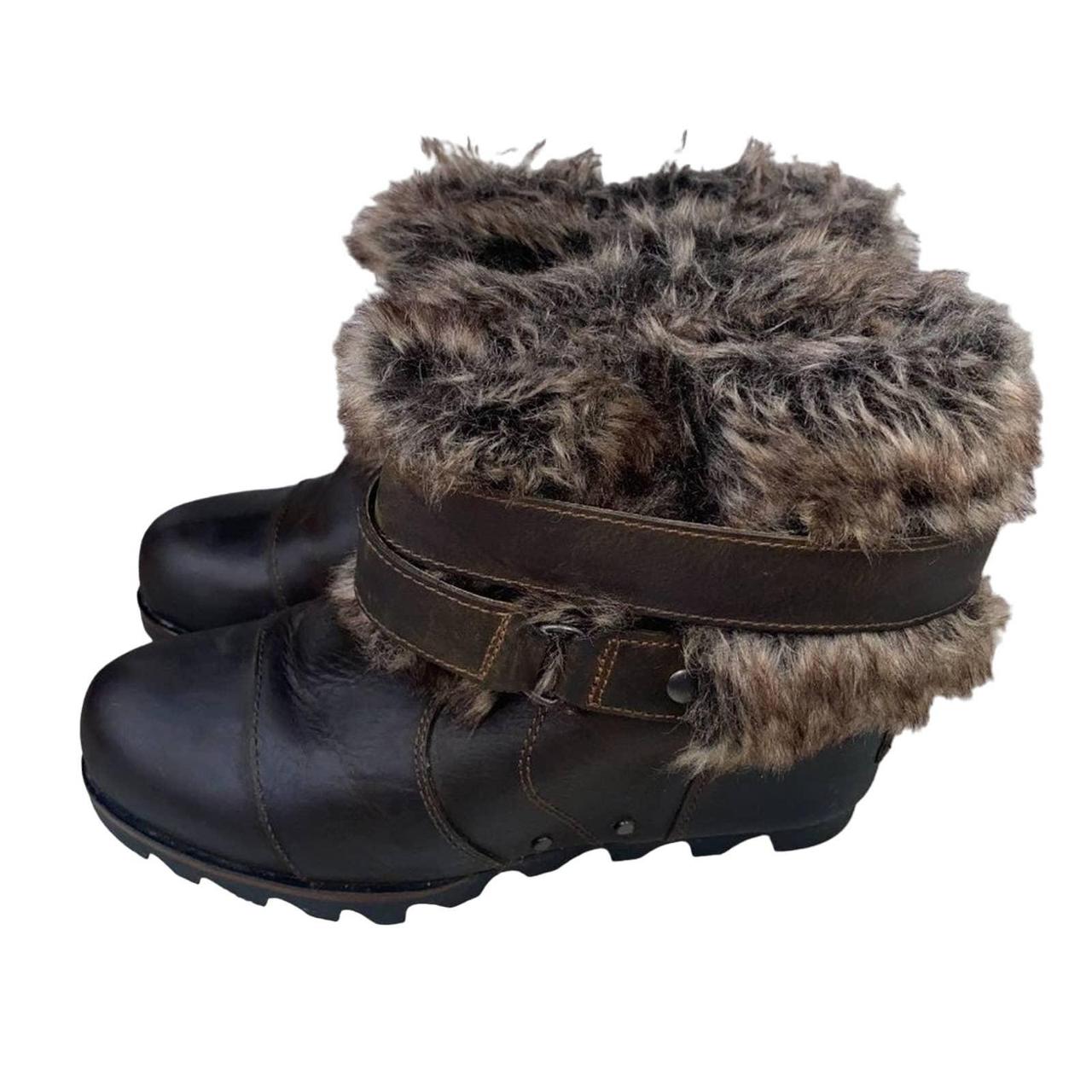 Sorel hot sale fur wedge