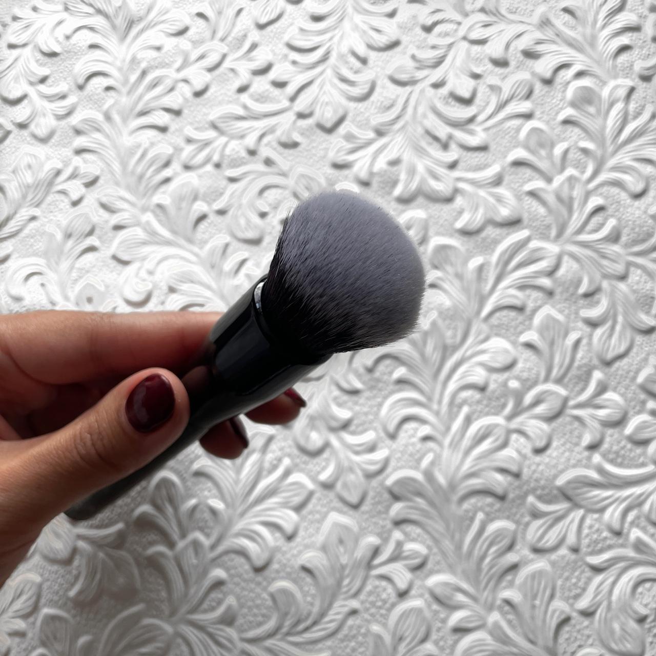 🌻 Il Makiage Bundle Foundation Blending Brush 100... Depop