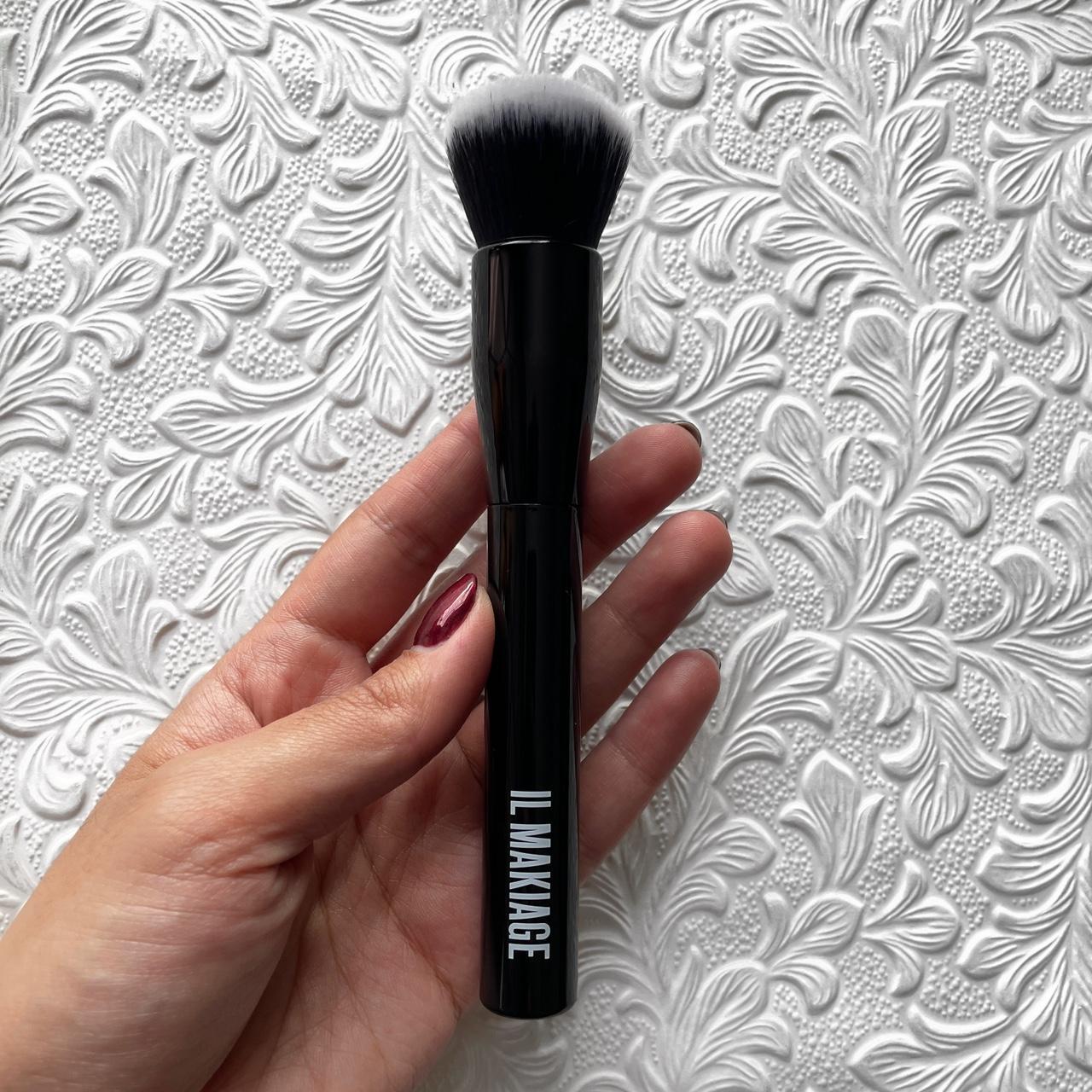 🌻 Il Makiage Foundation Blending Brush 100... Depop