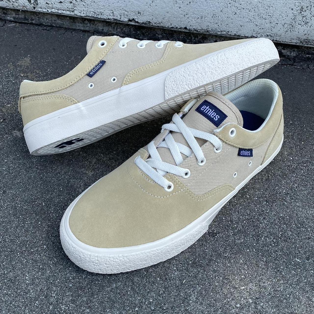 etnies suede shoes