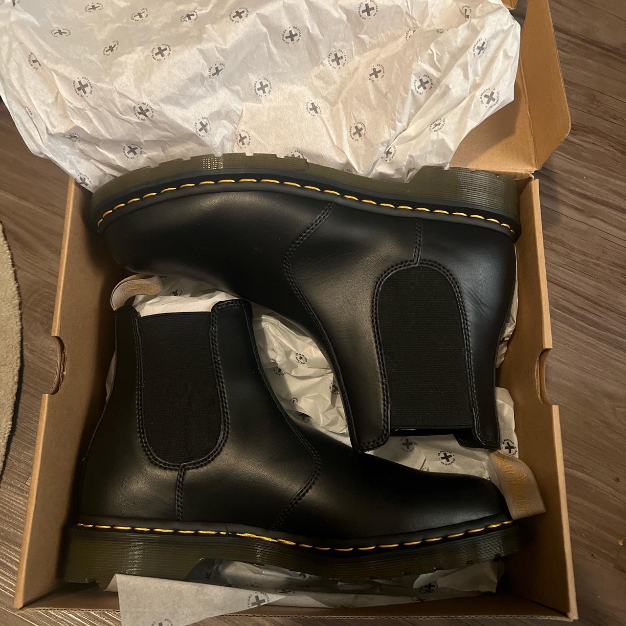 Dr. martens vegan 2976 felix rub clearance off chelsea boots