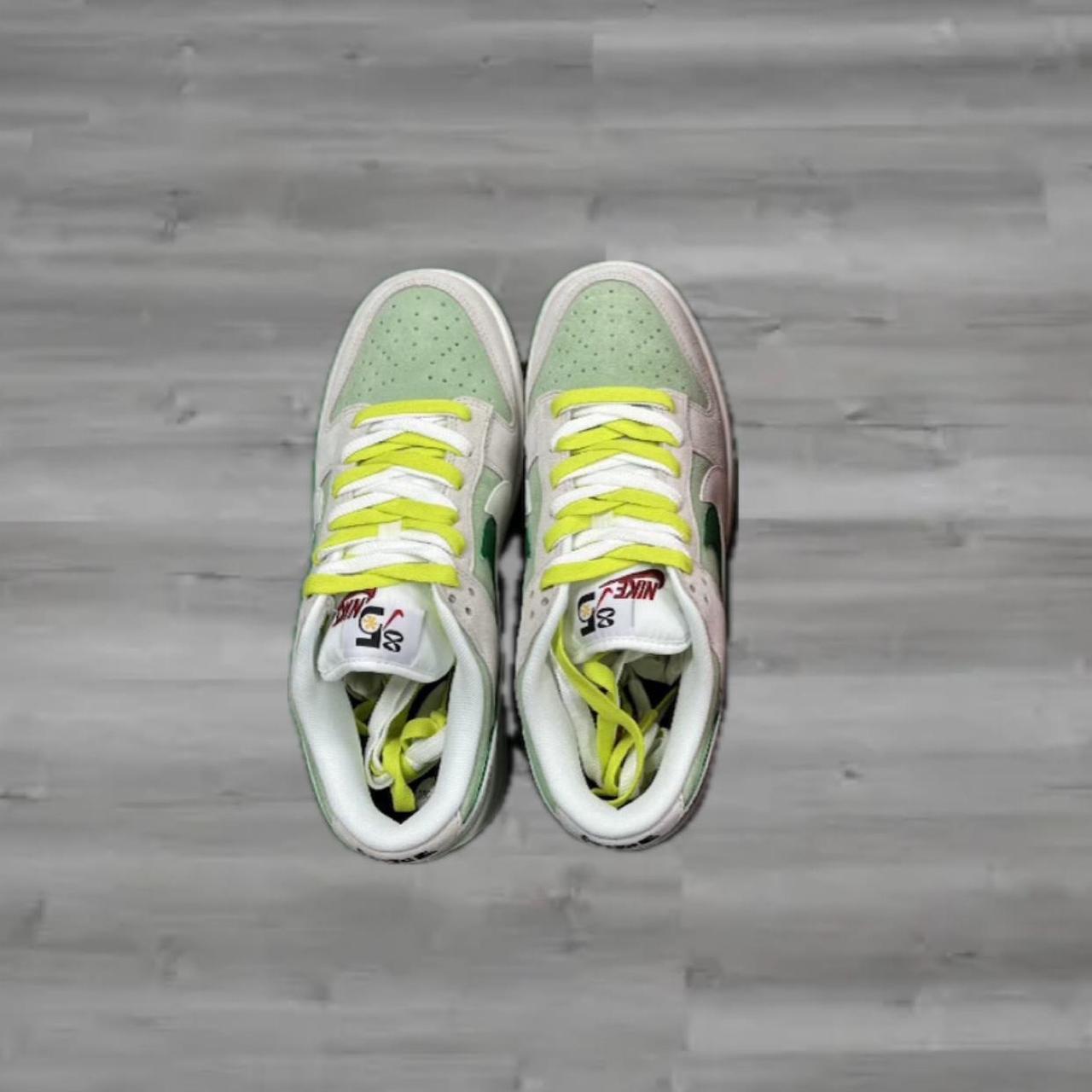 mens white nike dunks