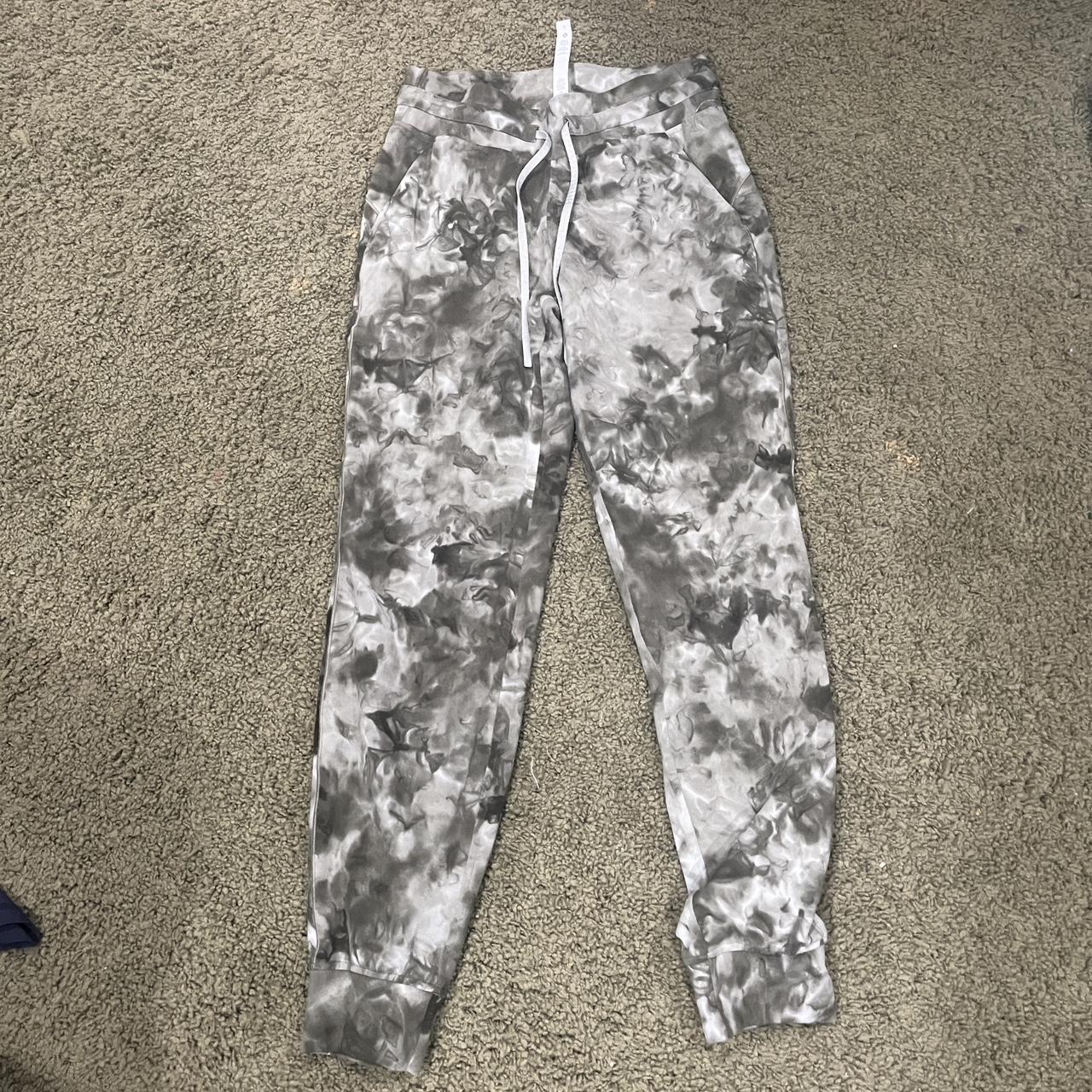 Lululemon green diamond dye print joggers size 6 - Depop