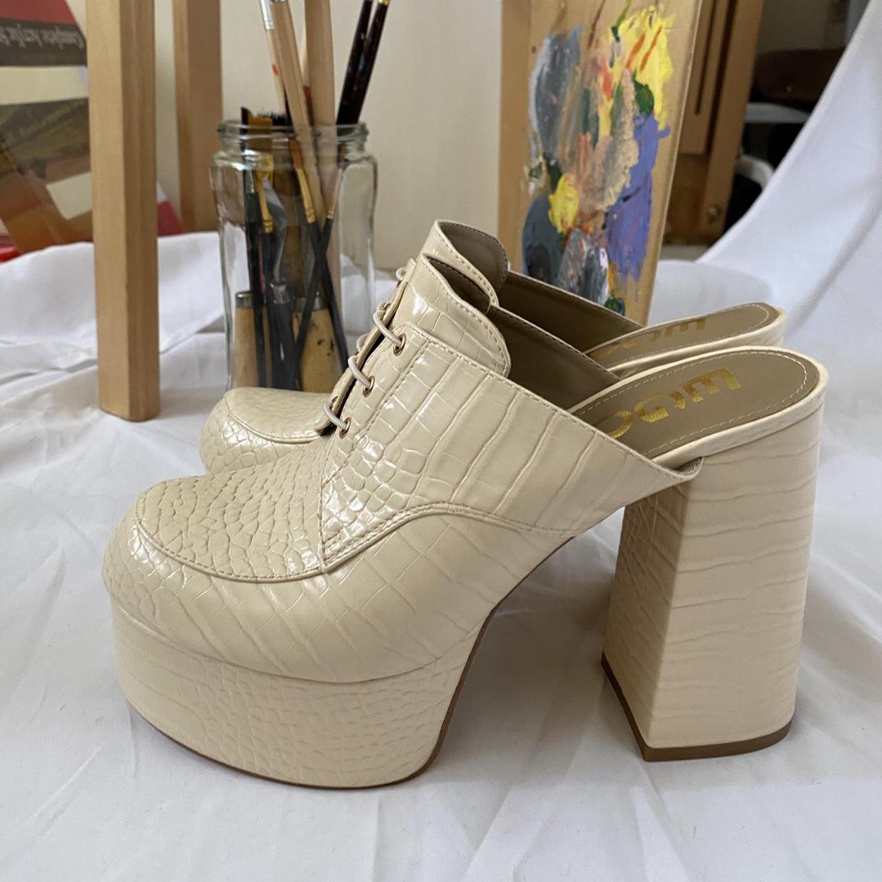 Women's Cream Loafers Depop