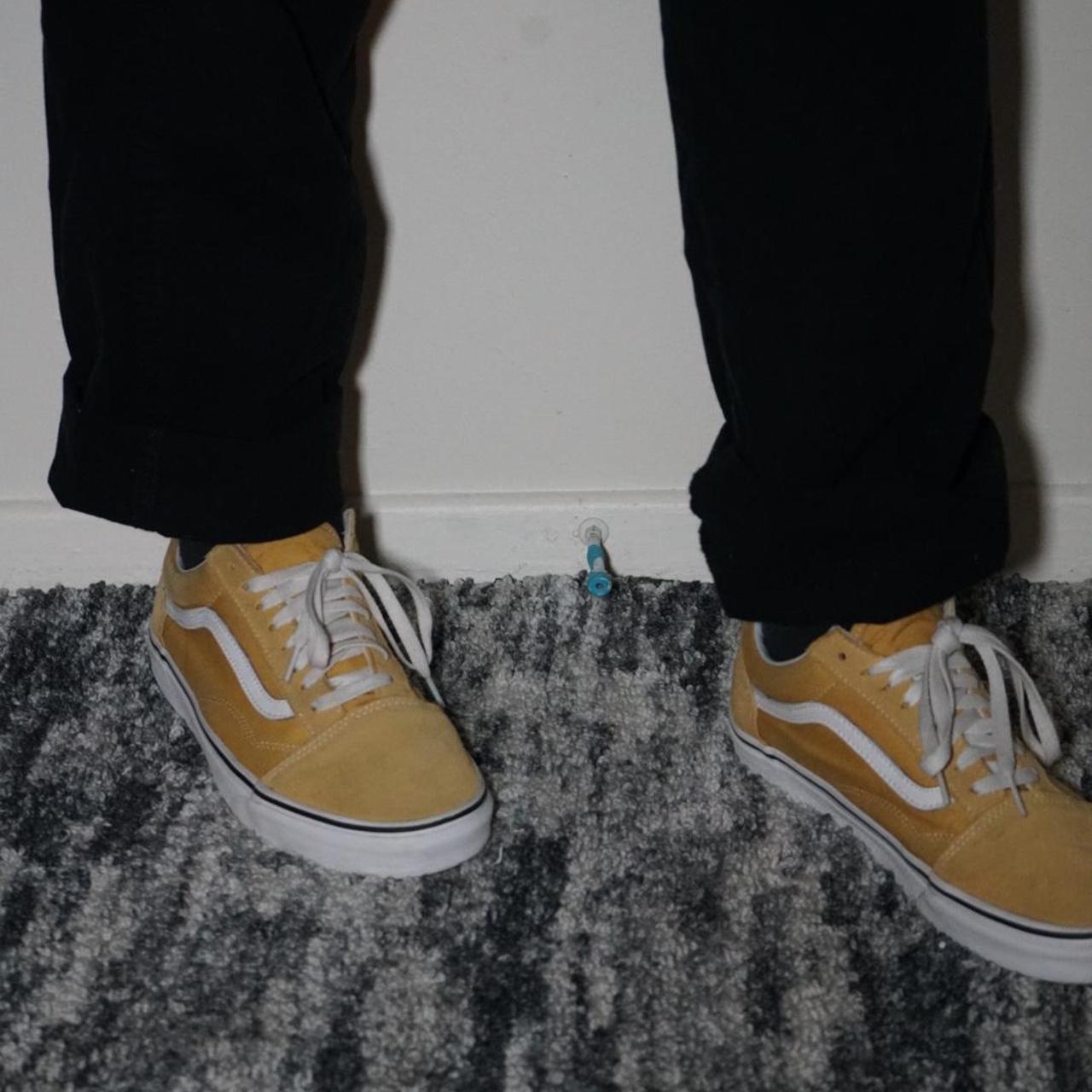 Vans old skool yellow on sale feet