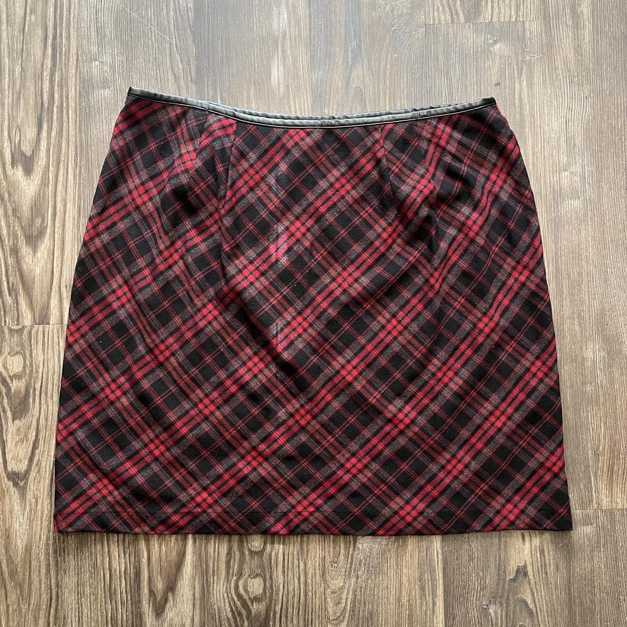 🌟 vintage red & black plaid mini skirt by Venezia 🌟... - Depop