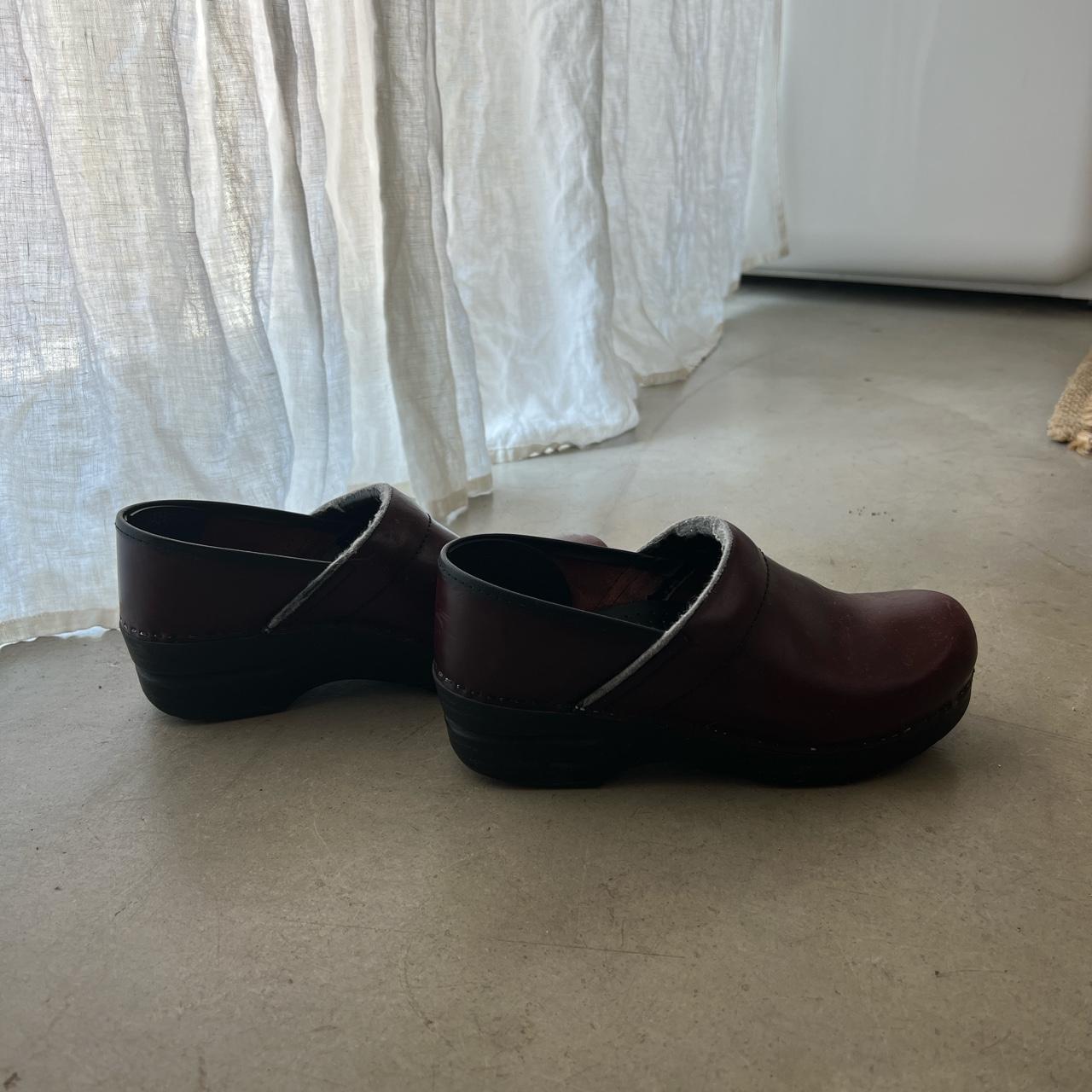 dansko clogs burgundy