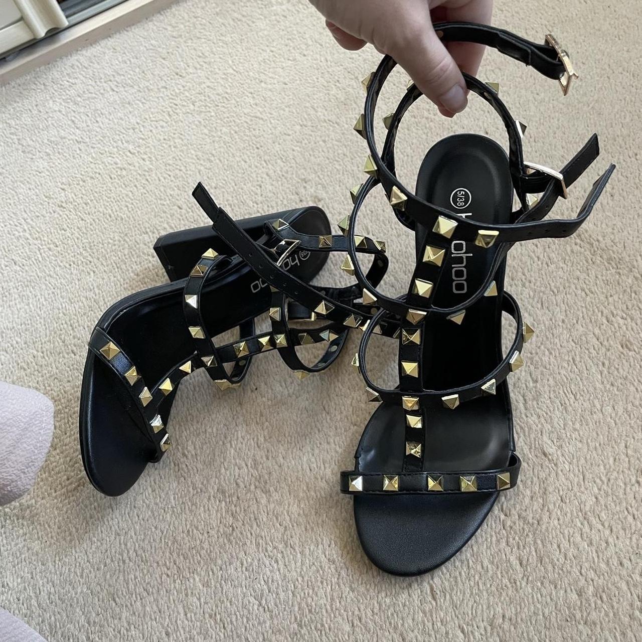 Women's Black and Gold Sandals | Depop