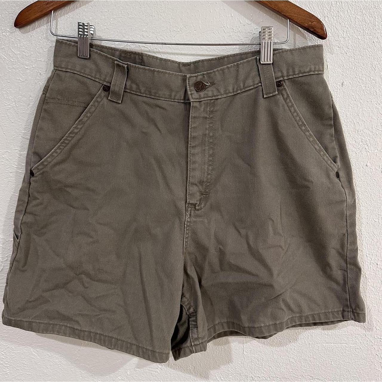 Super cute vintage khaki shorts from riders by Lee!... Depop