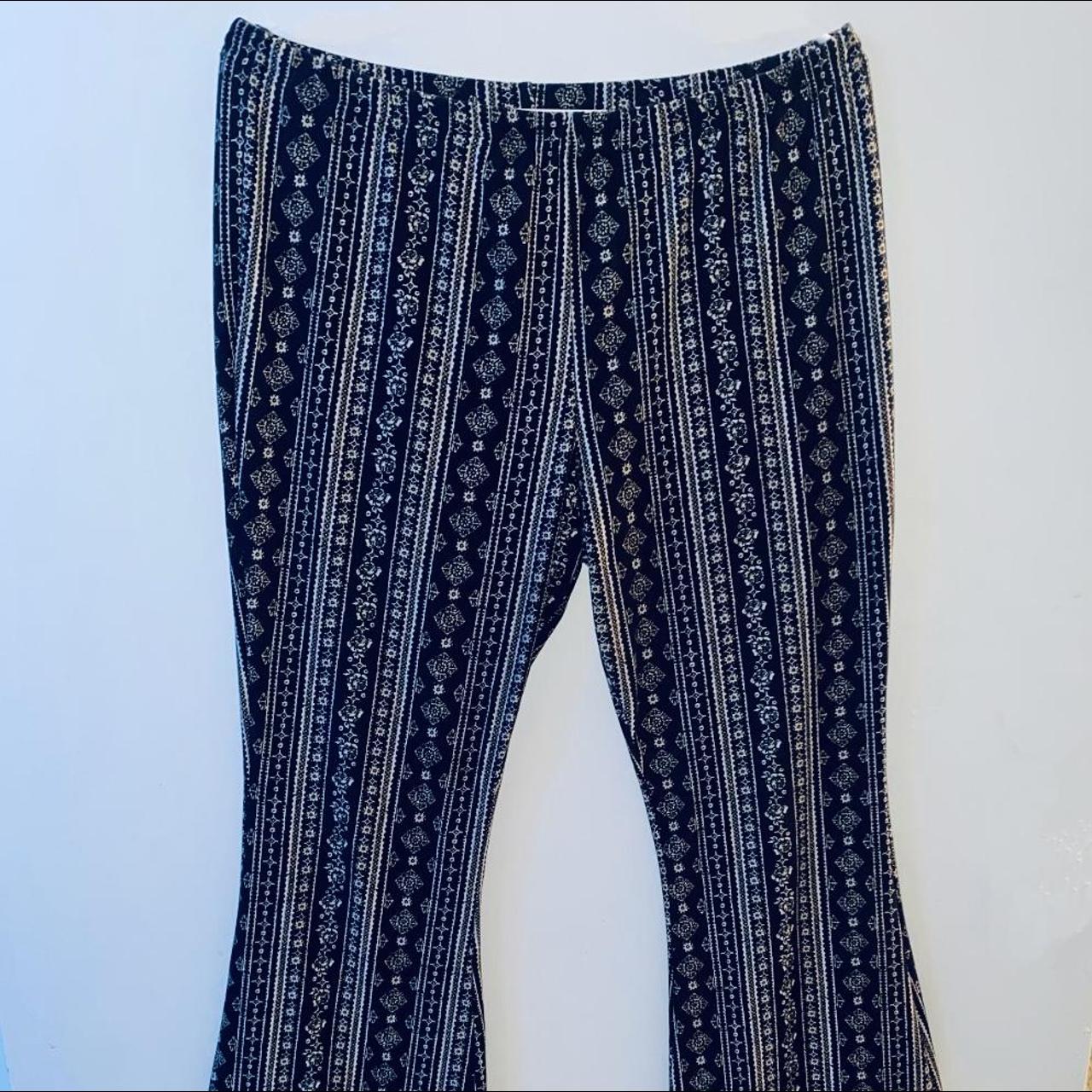No Boundaries Women's multi Trousers (2)