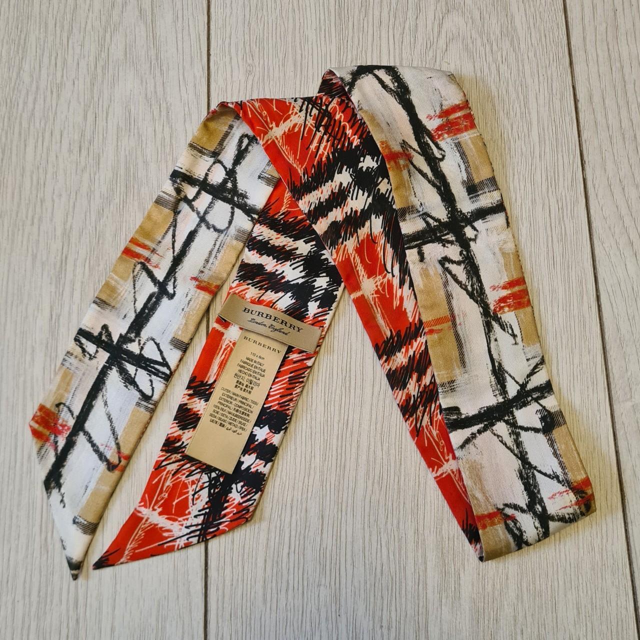 Burberry scribble outlet scarf