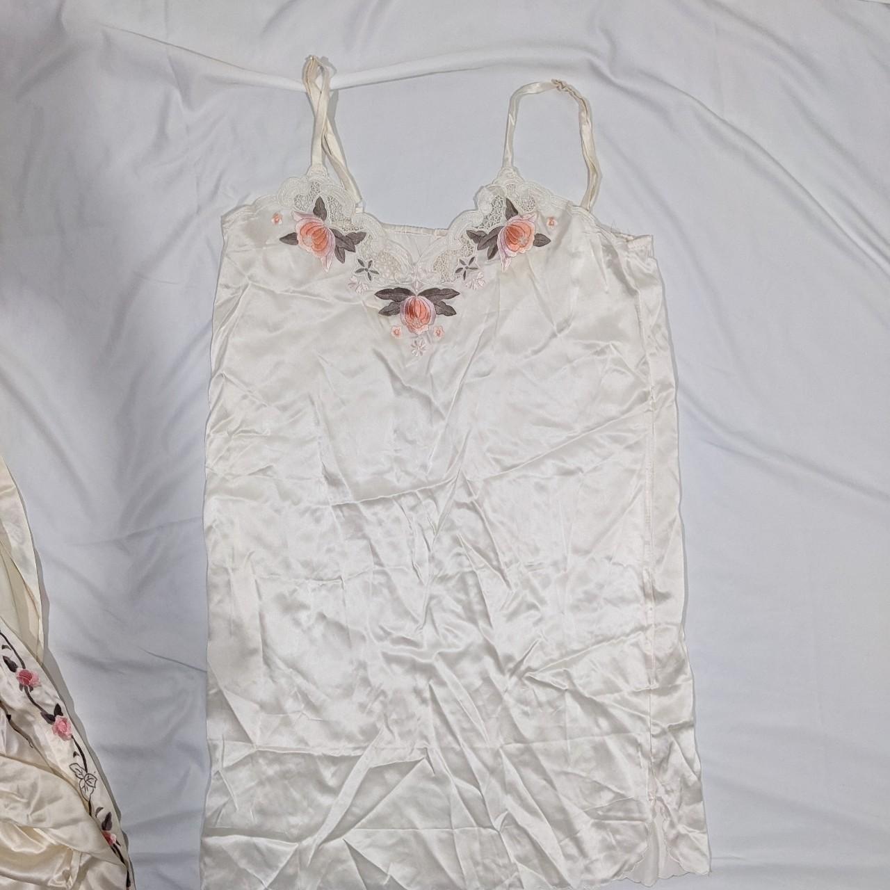 Women's Cream Robe (3)