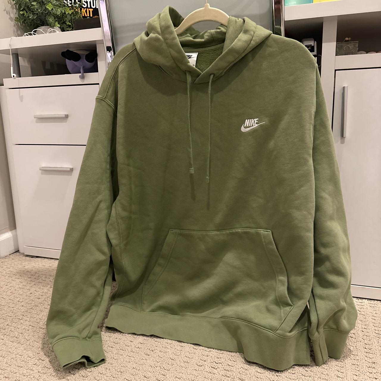 Pastel green nike discount sweatshirt