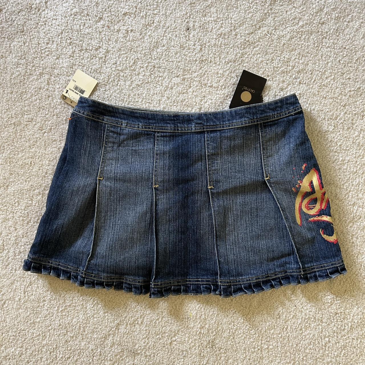 Adorable low rise Y2K mini skirt In perfect... - Depop