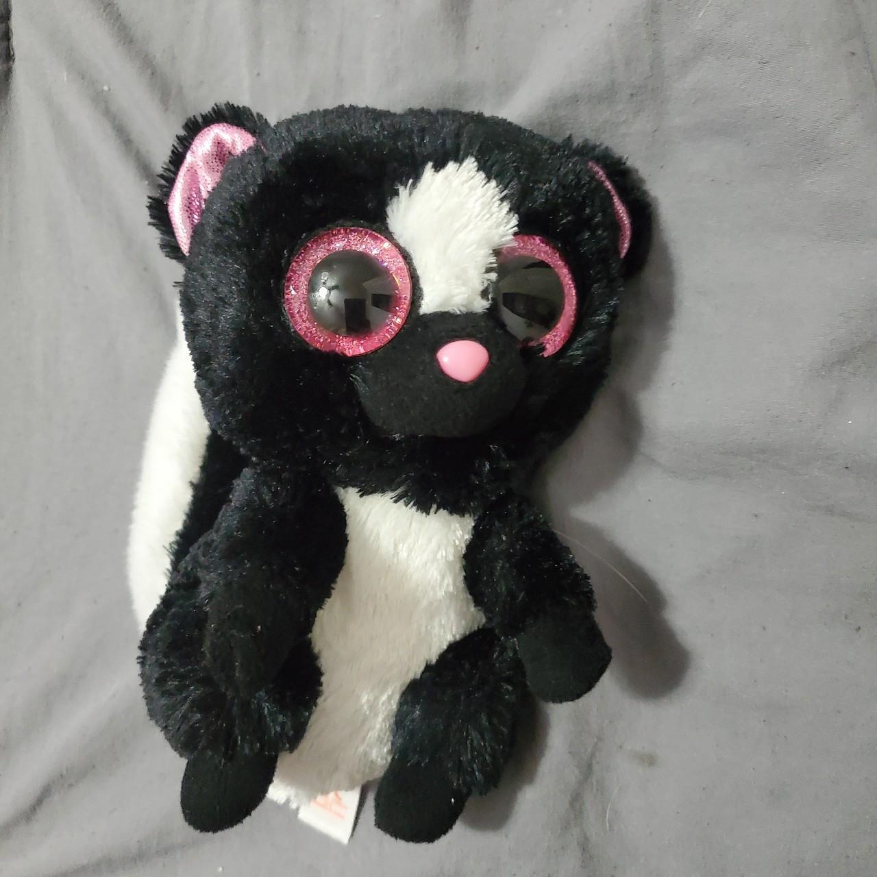 Flora the Skunk beanie boo She is retired this boo