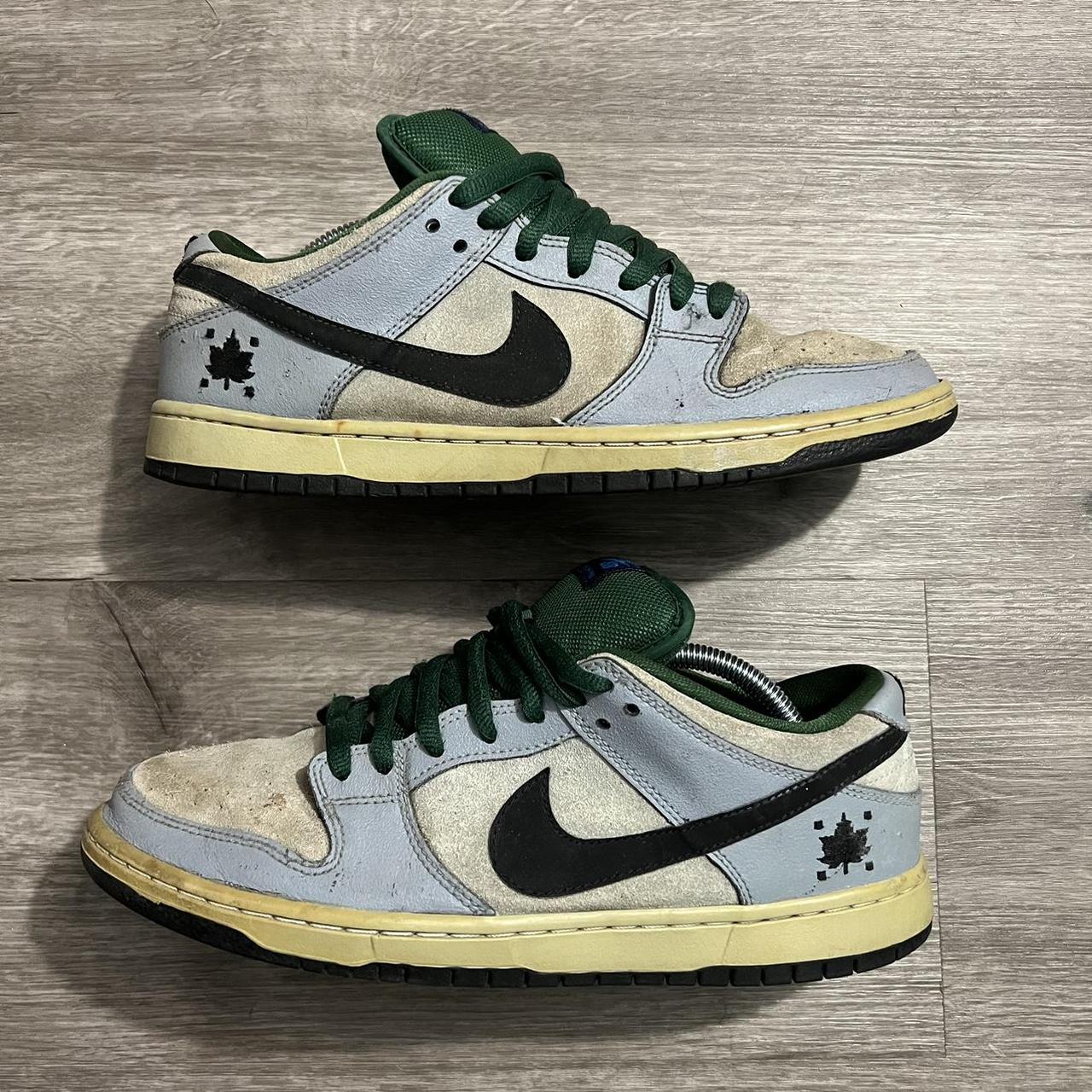 Nike sb maple leaf best sale