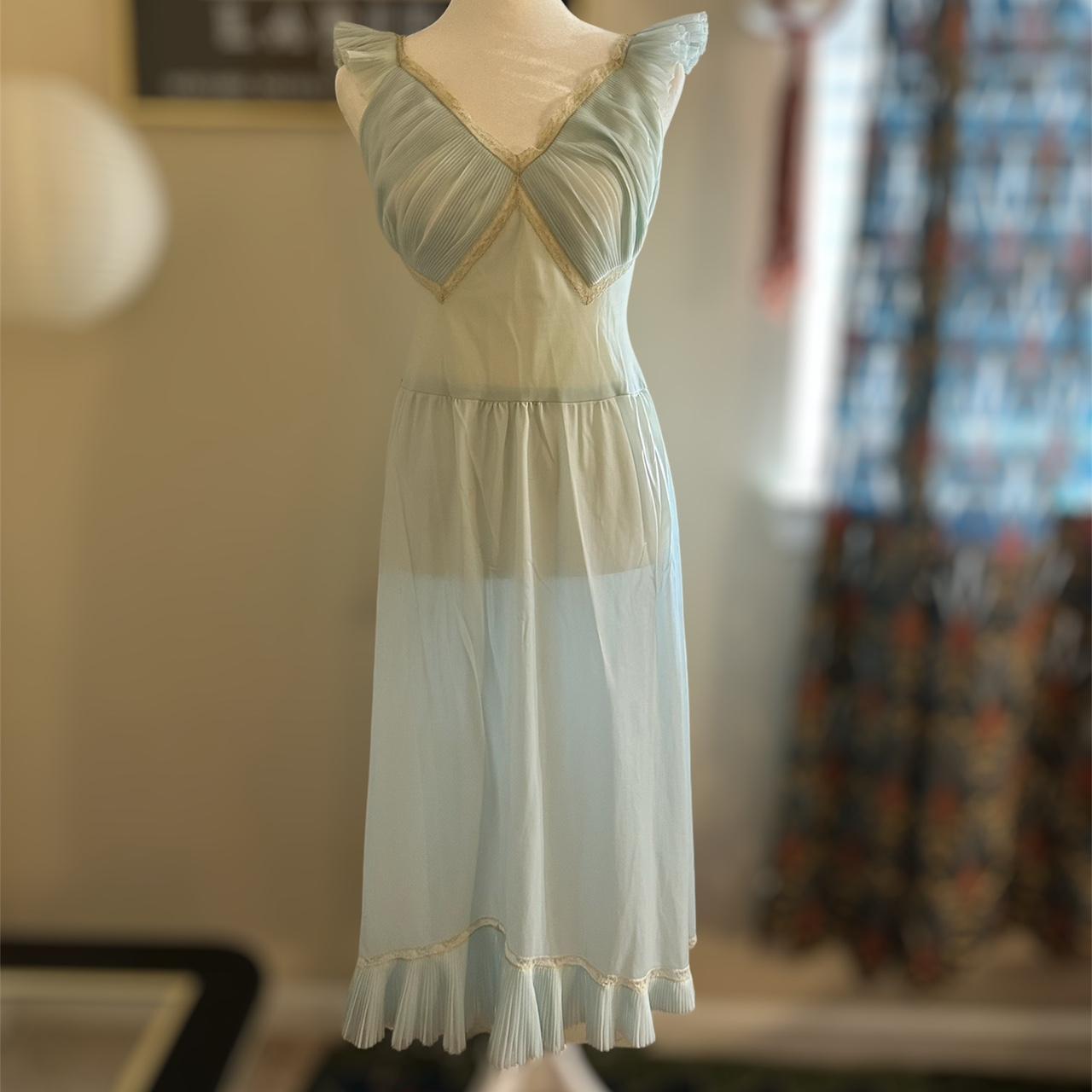 🕊️ beautiful 1940s vanity fair gown 🕊️ Pristine... Depop