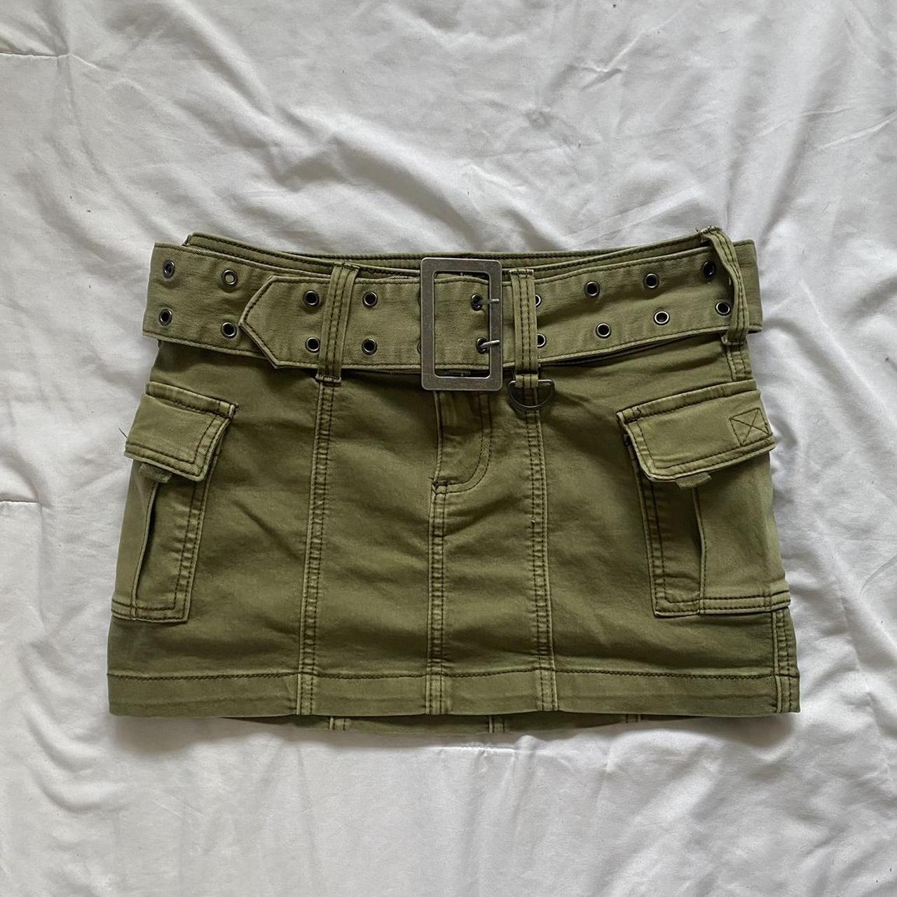 lowrise cargo mini skirt💋 this is soooo cutie, i... - Depop