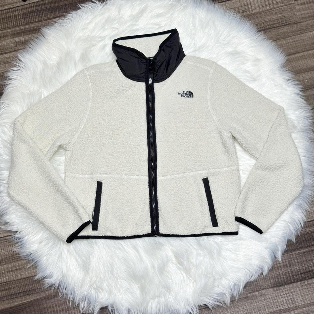 The North Face Dunraven Sherpa Cropped White. Depop