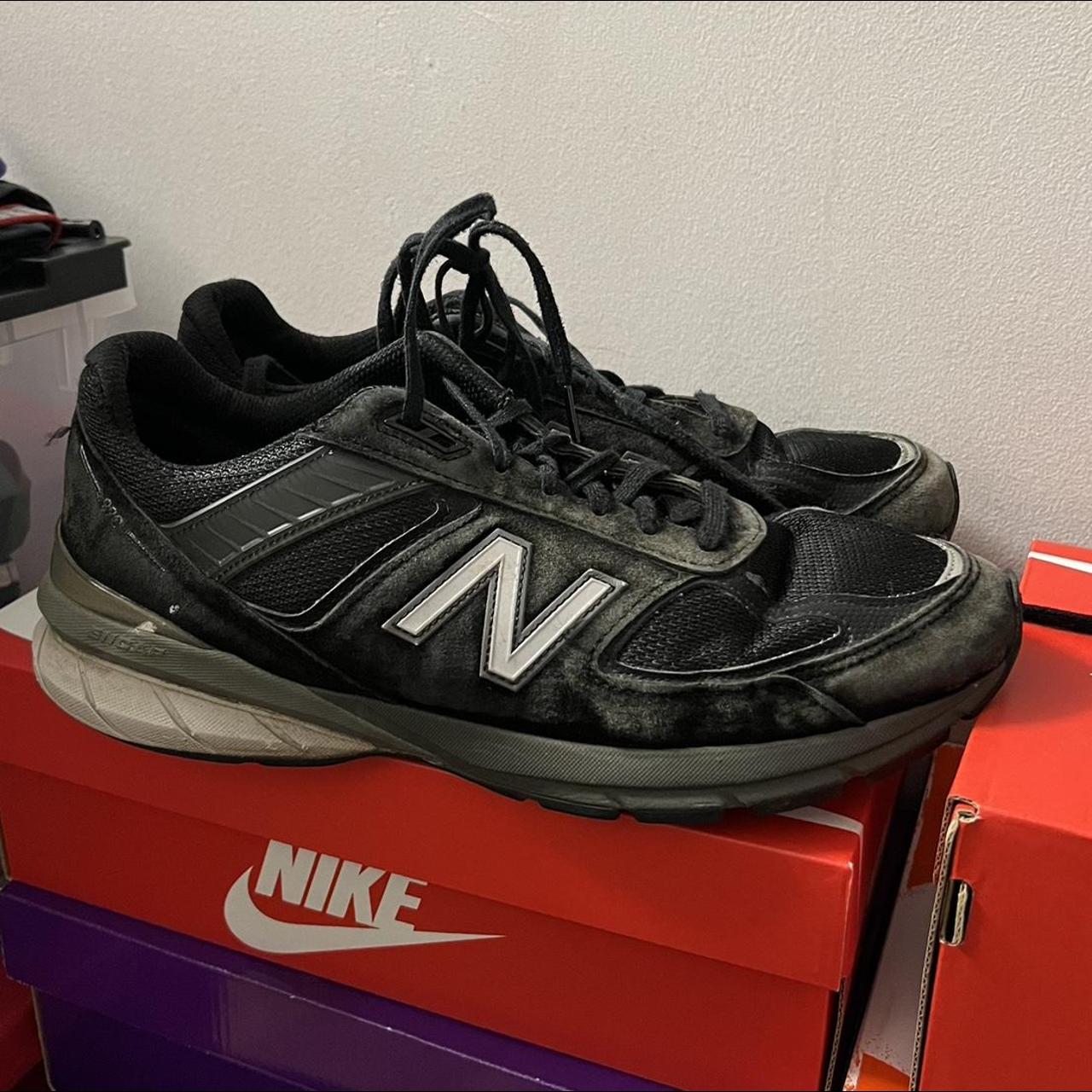 New Balance Men's Black and Grey Trainers | Depop