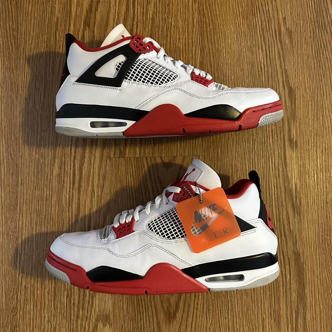 Air Jordan 4 retro Gently worn with box - Depop