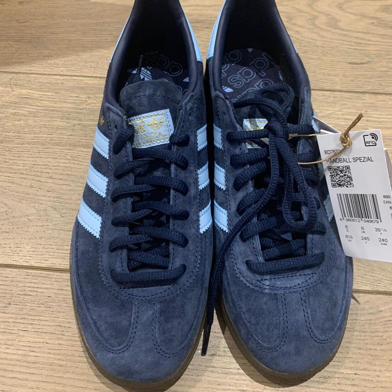 Adidas Women's Navy and Blue Trainers | Depop